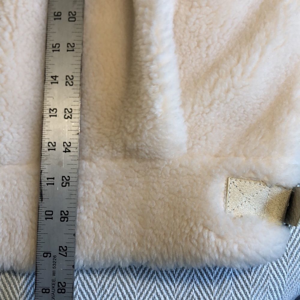 Faux Fur Shearling Off-White Jacket/Coat Winter, Pit to Pit 23" Pre-Owned - Picture 9 of 16